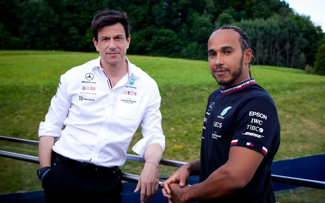 Lewis Hamilton renueva con Mercedes por dos temporadas más