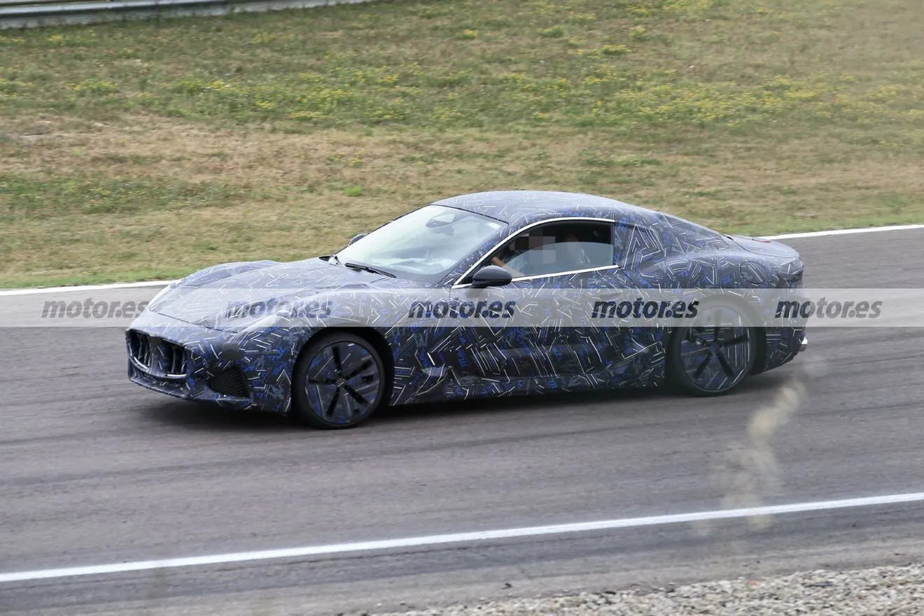 Foto espía Maserati GranTurismo 2022 - exterior