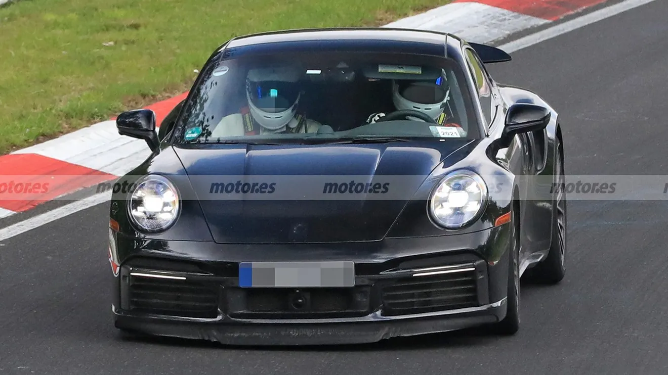 Porsche 911 Turbo Hybrid - foto espía