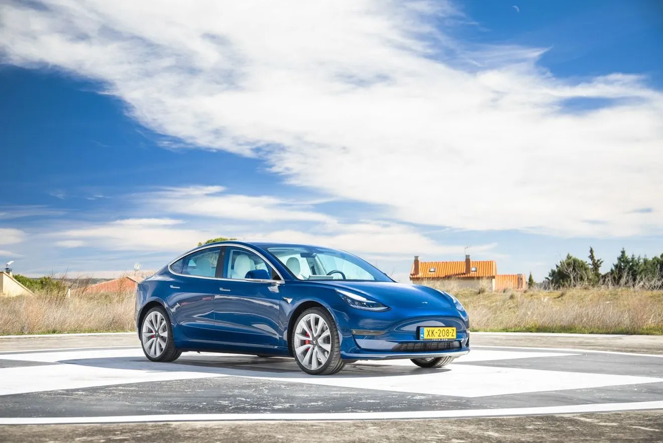 Reino Unido -  Junio 2021: Tesla Model 3 lidera su primer mes en 2021