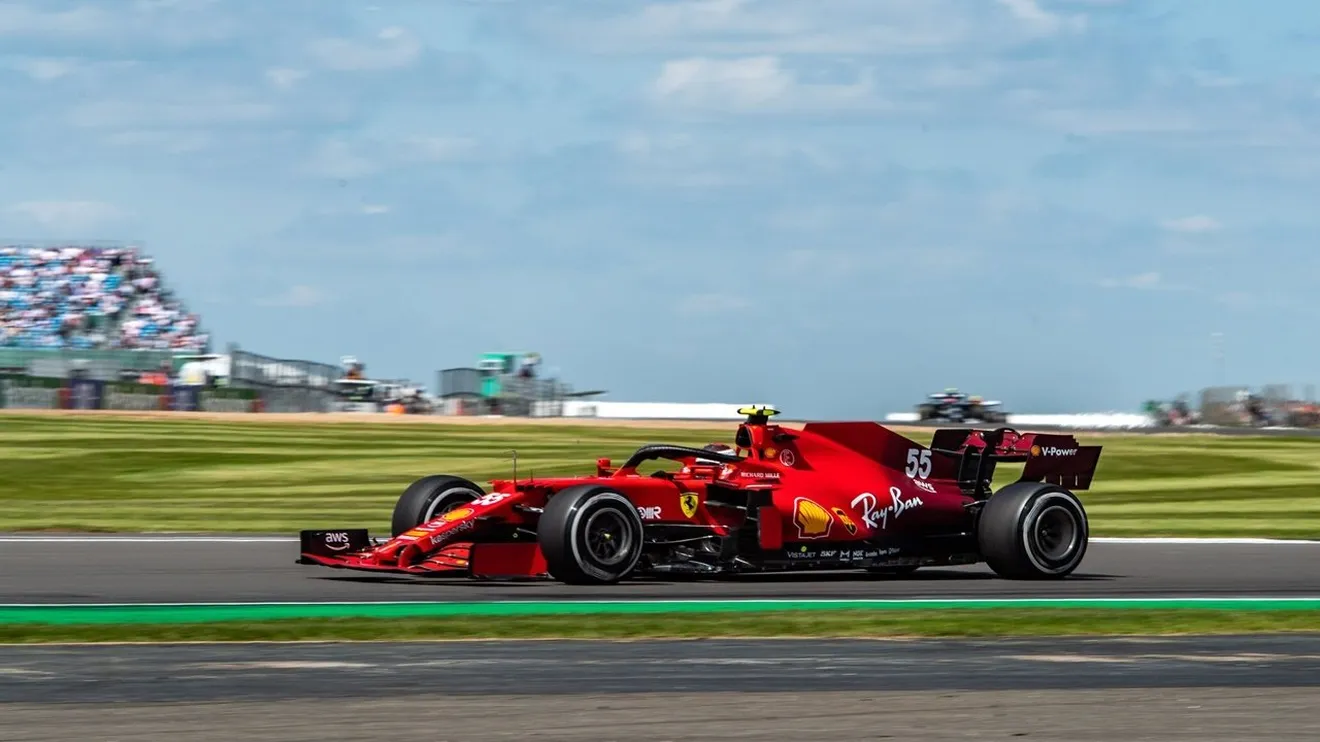 Un pit stop de 12 segundos acaba con la carrera de Sainz: «Hay días que no toca»