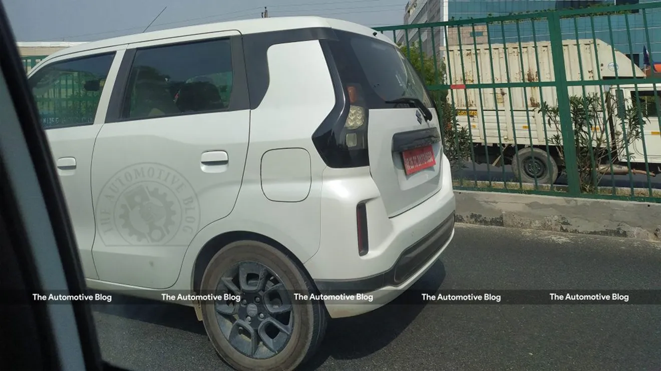 Suzuki Wagon R EV - foto espía lateral