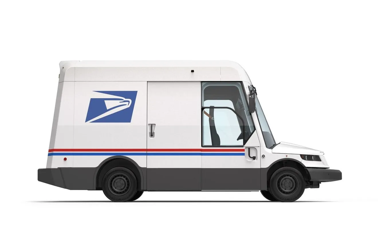 La polémica electrificación de la flota de US Postal se traslada a los juzgados