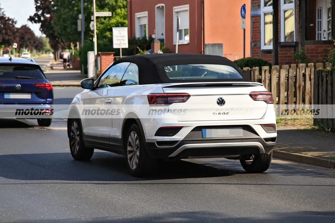 Foto espía Volkswagen T-Roc Cabrio Facelift 2022 - exterior