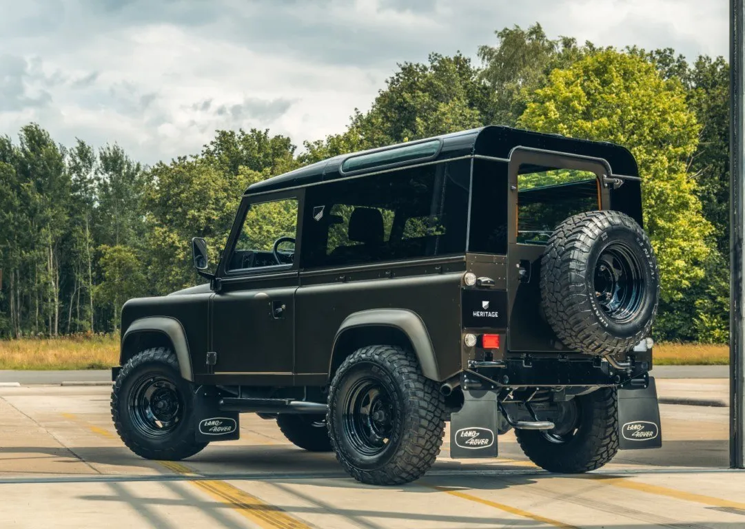 Foto Heritage Customs Land Rover Defender V8 - exterior