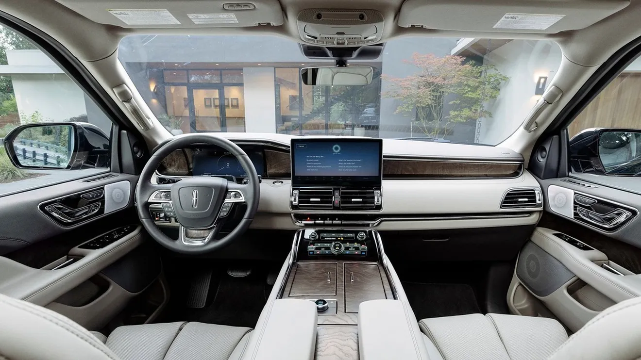 Lincoln Navigator 2022 - interior