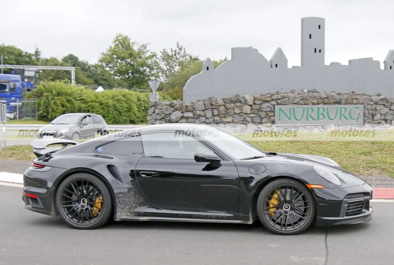 Foto espía Porsche 911 Turbo Hybrid 2023 - exterior