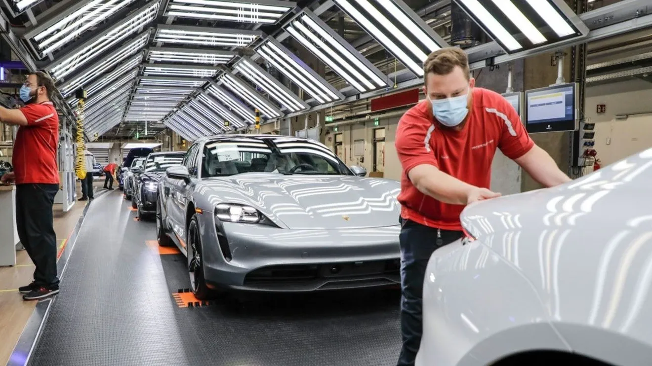 Porsche evitará los retrasos de producción con microchips falsos