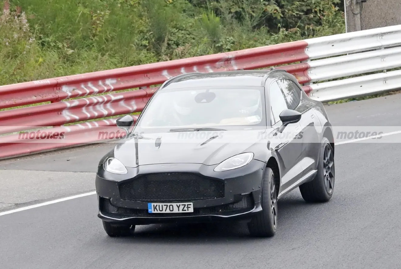 El misterioso Aston Martin DBX cazado en Nürburgring es la antesala de un SUV más radical
