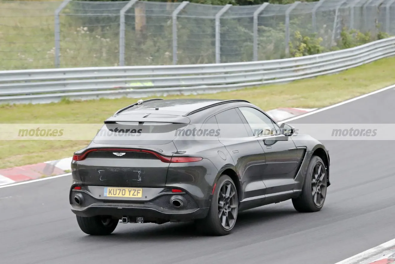 Foto espía Aston Martin DBX en Nürburgring - exterior