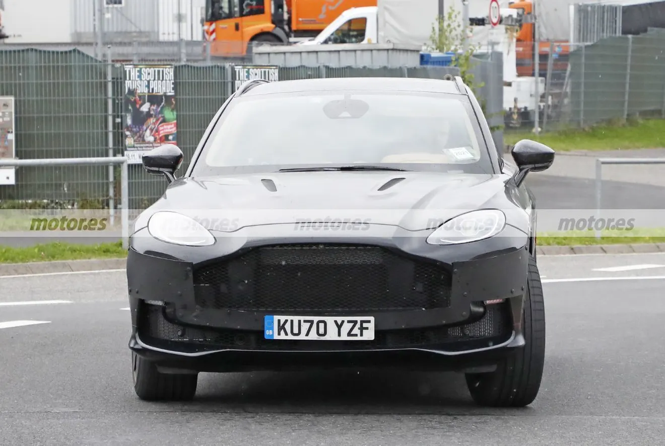Foto espía Aston Martin DBX 2023 - exterior