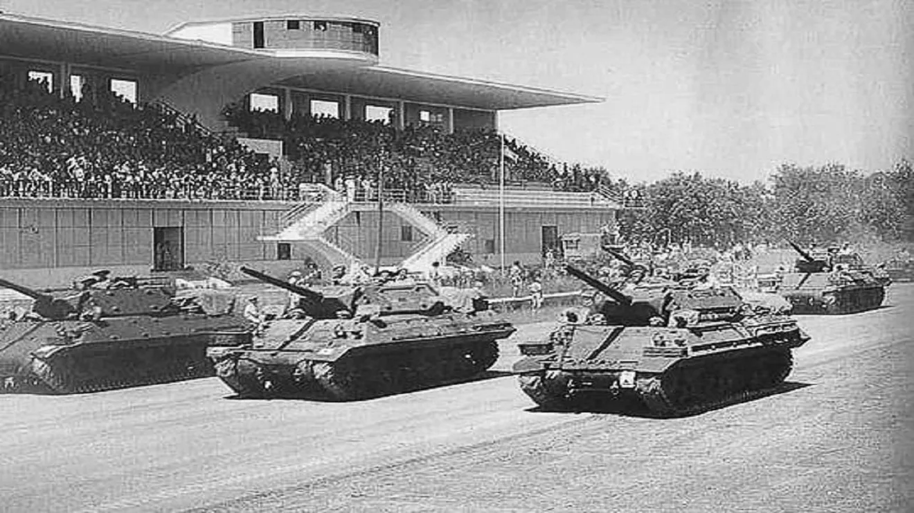 Circuito de Monza en 1945 - desfile militar