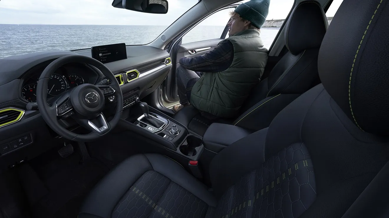 Mazda CX-5 2022 - interior