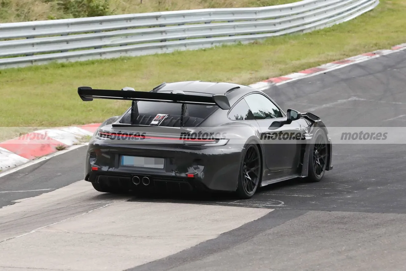 Foto espía Porsche 911 GT3 RS 2022 en Nürburgring - exterior
