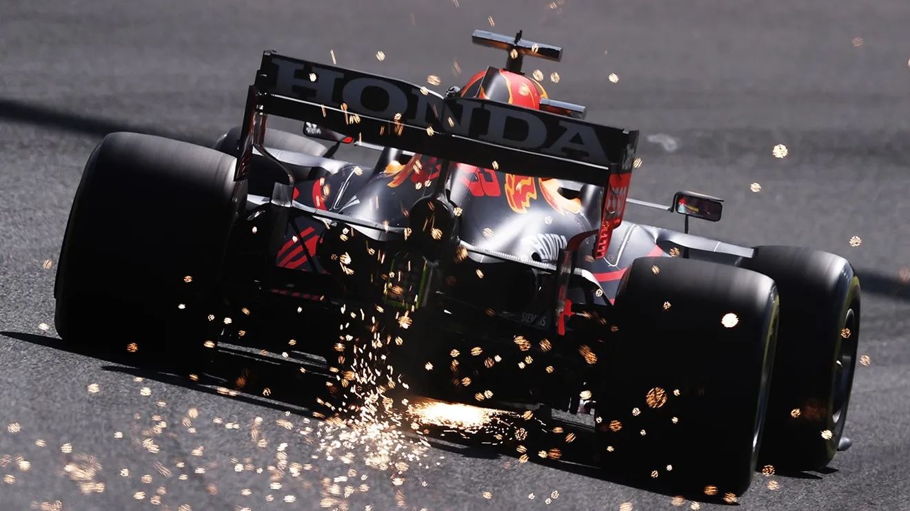 Verstappen, el más rápido de unos terceros libres marcados por un accidente de Carlos Sainz