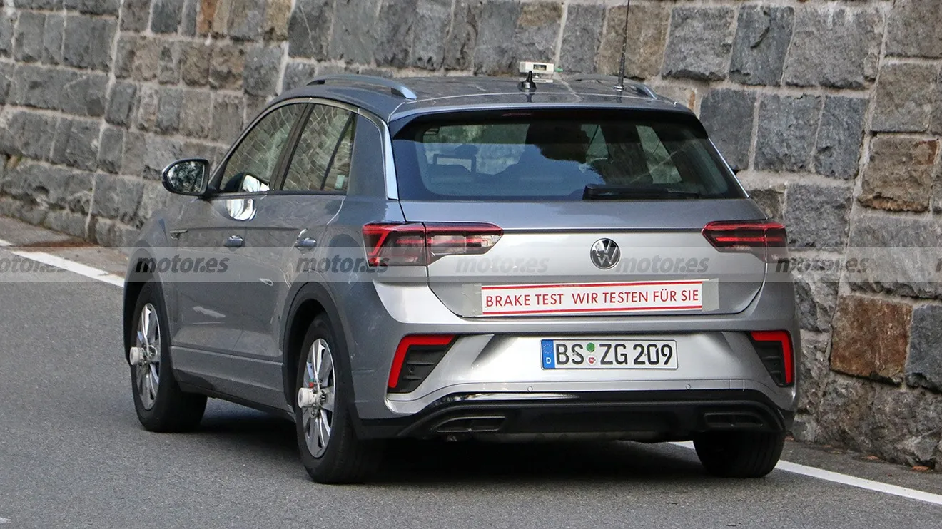 Volkswagen T-Roc R-Line 2022 - foto espía posterior