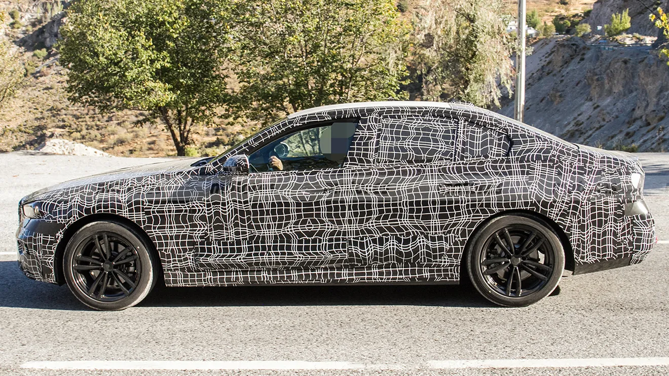BMW Serie 5 2024 - foto espía lateral
