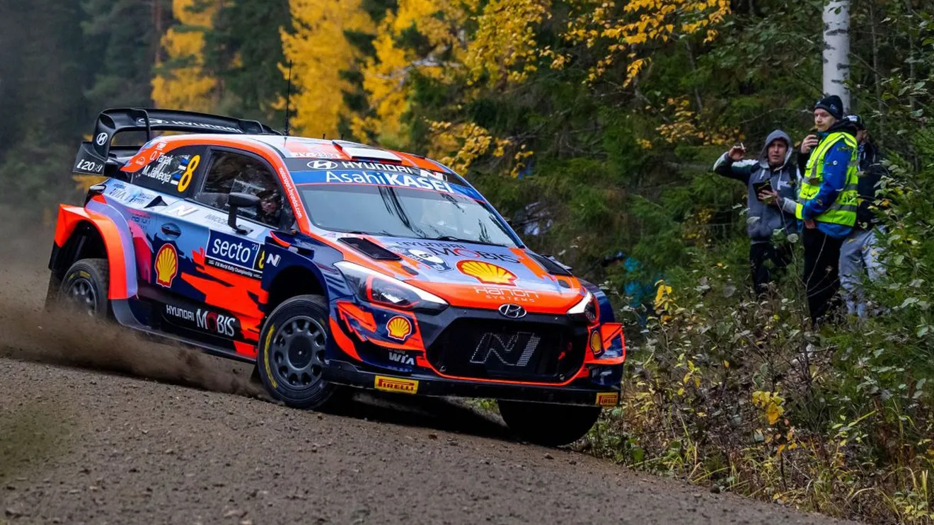 Craig Breen supera a Ott Tänak y duerme líder en el Rally de Finlandia
