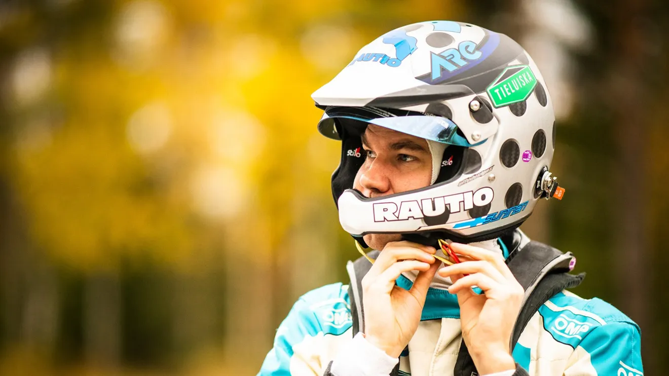 Elfyn Evans logra una brillante victoria en el Rally de Finlandia