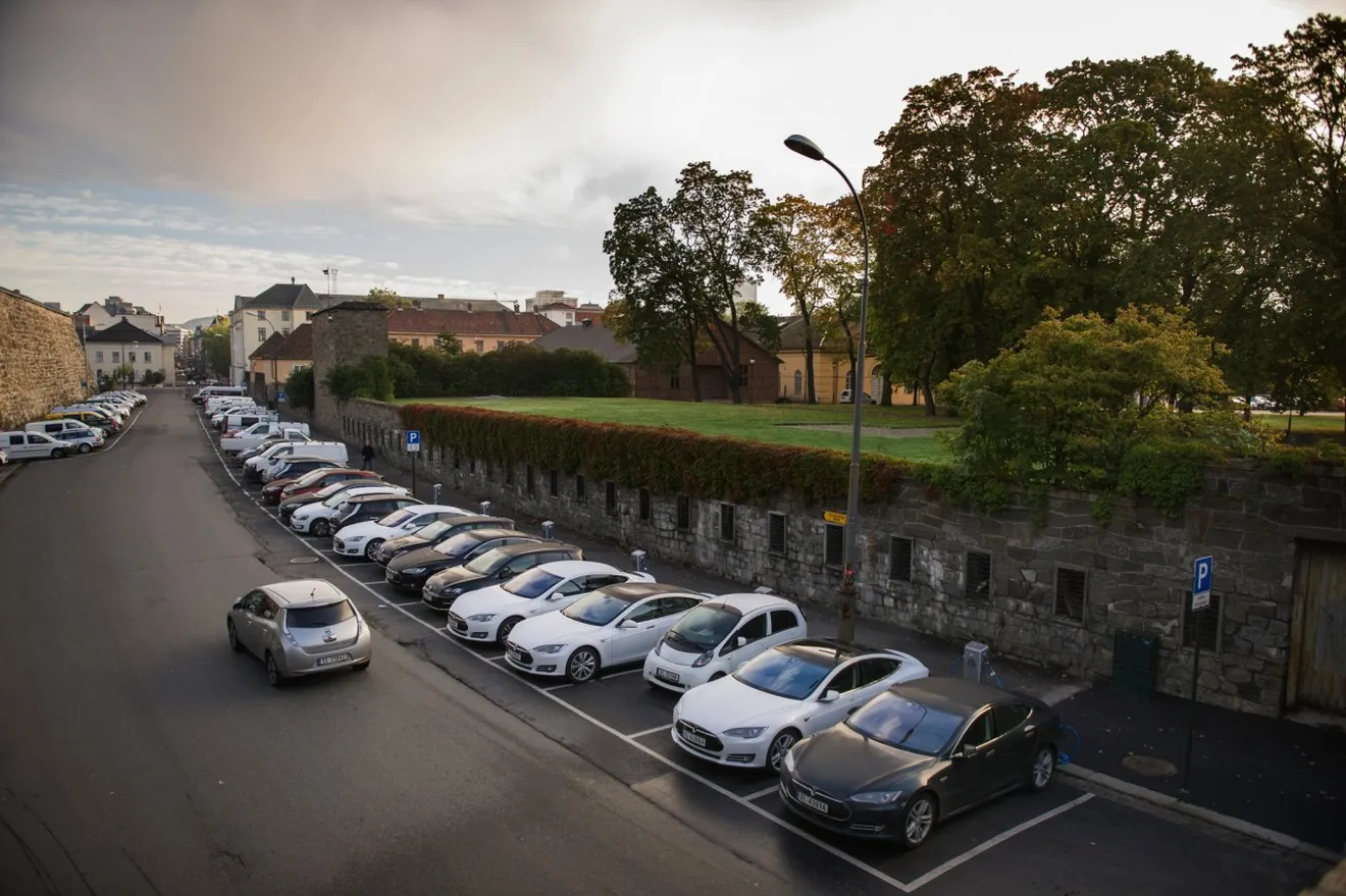 Foto coches eléctricos en Noruega