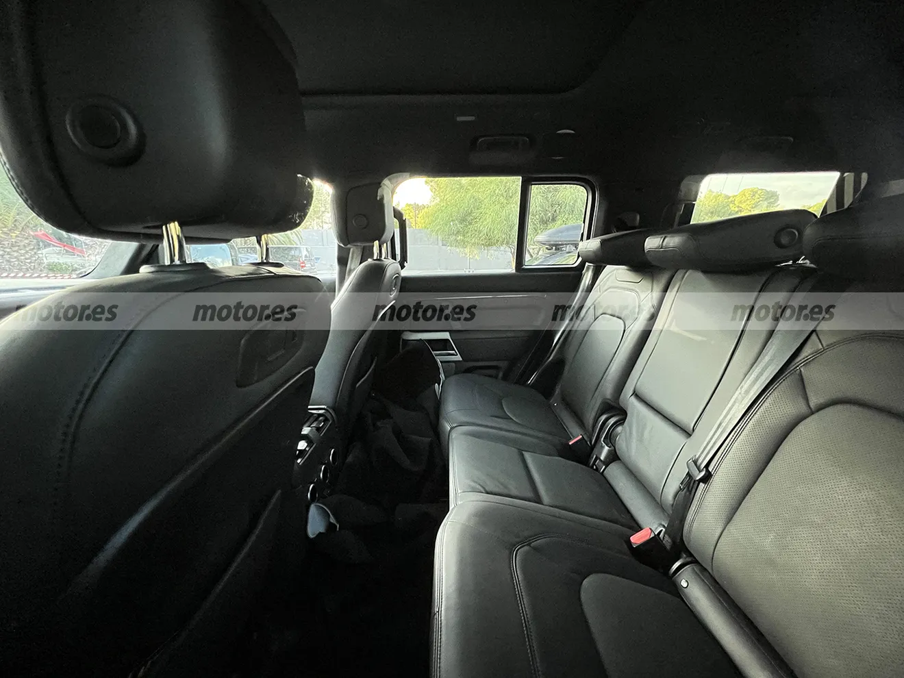 Foto espía Land Rover Defender 130 2022 - interior