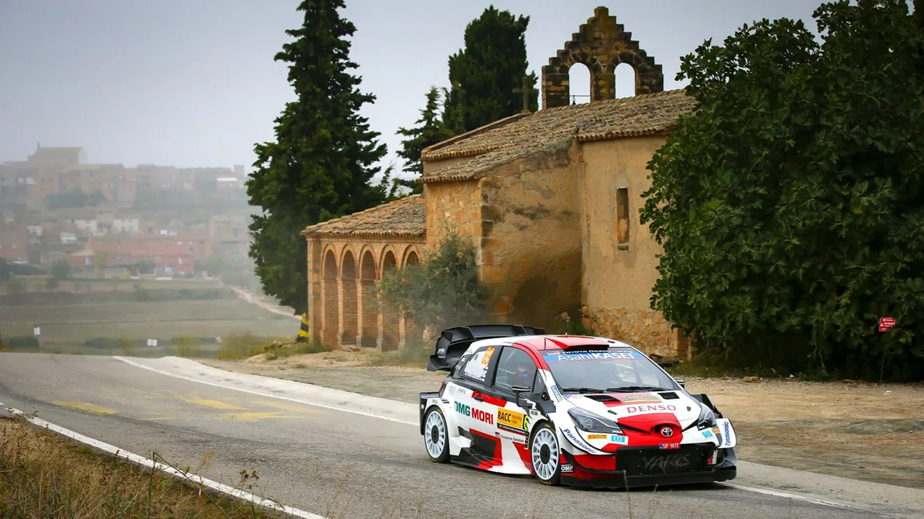 Thierry Neuville, ajeno a la lucha por el WRC, lidera el Rally RACC