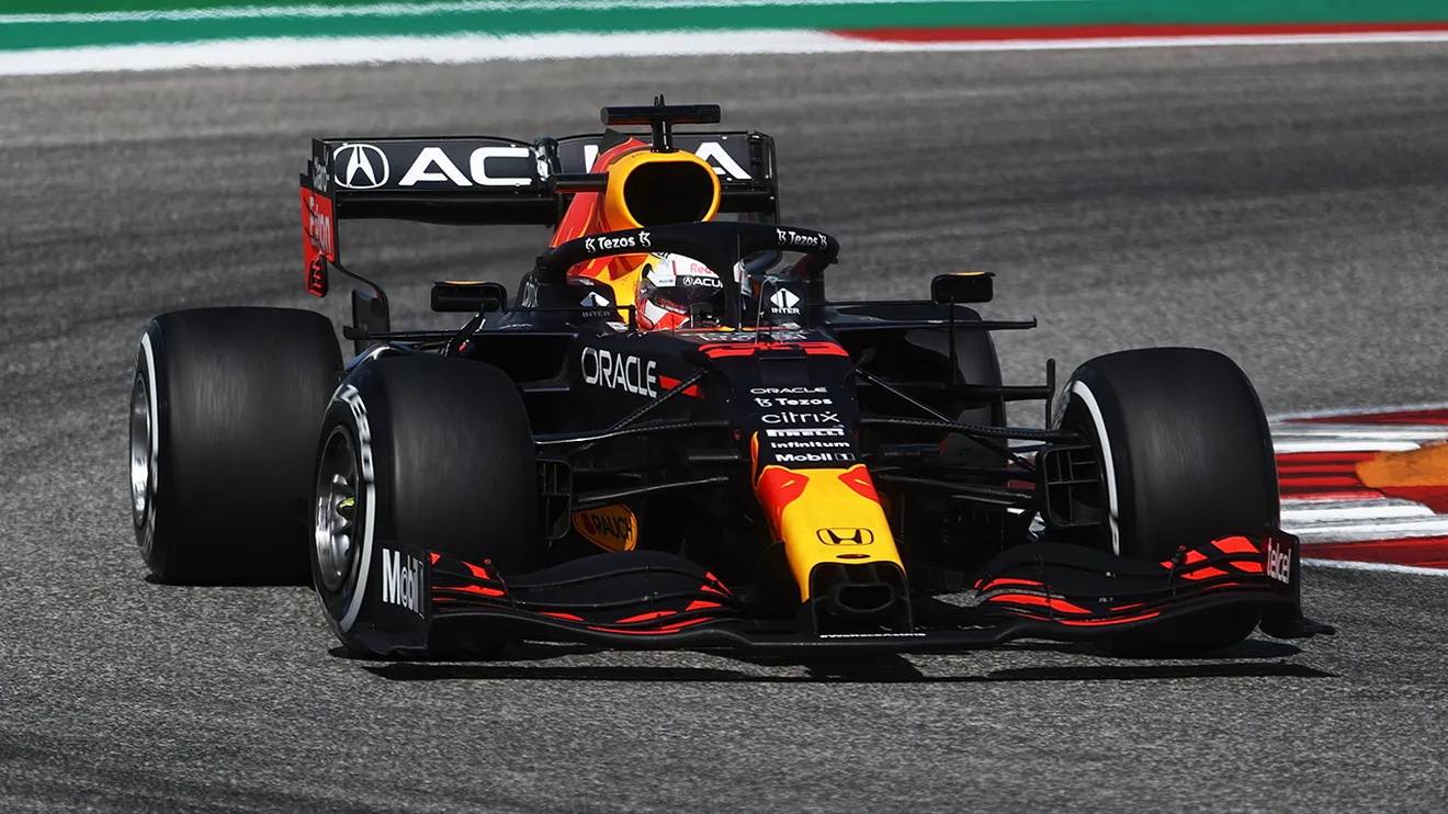 Verstappen resiste a Hamilton y Alonso, protagonista con polémica, abandona en Austin