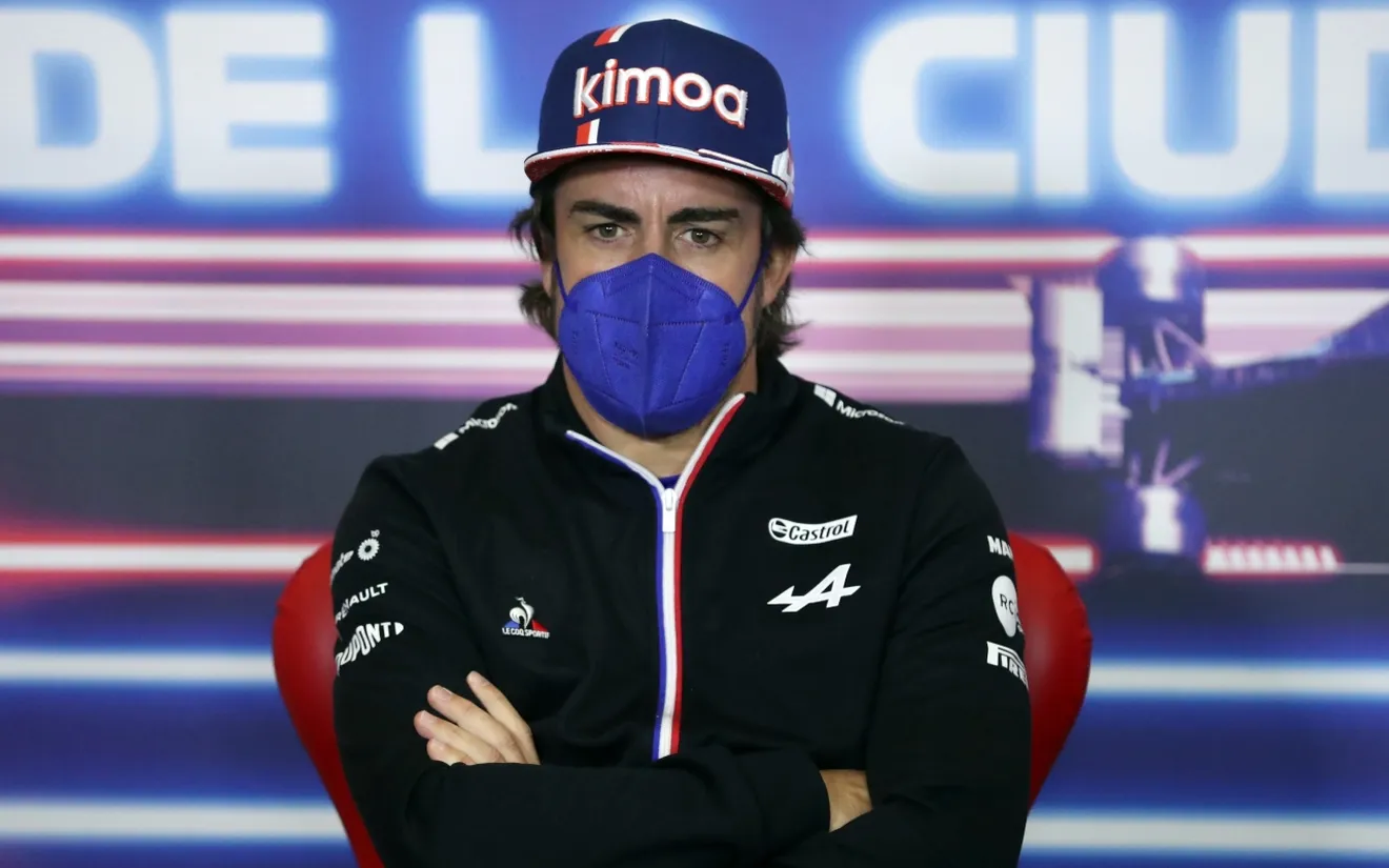 Alonso aclara sus mensajes de radio: «No es frustración, no te confundas»