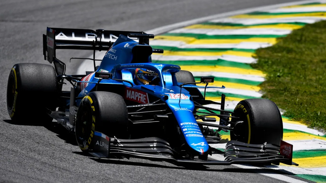 Alonso sufre al sprint: «Hoy tuvimos la peor estrategia; el Top 10 es muy posible mañana»