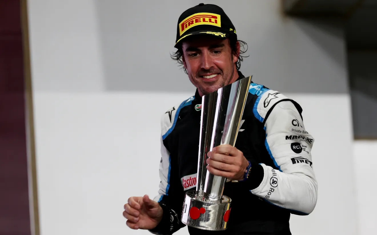 Alonso vuelve al podio 7 años después: «¡JAJAJA, Olé, Olé!»