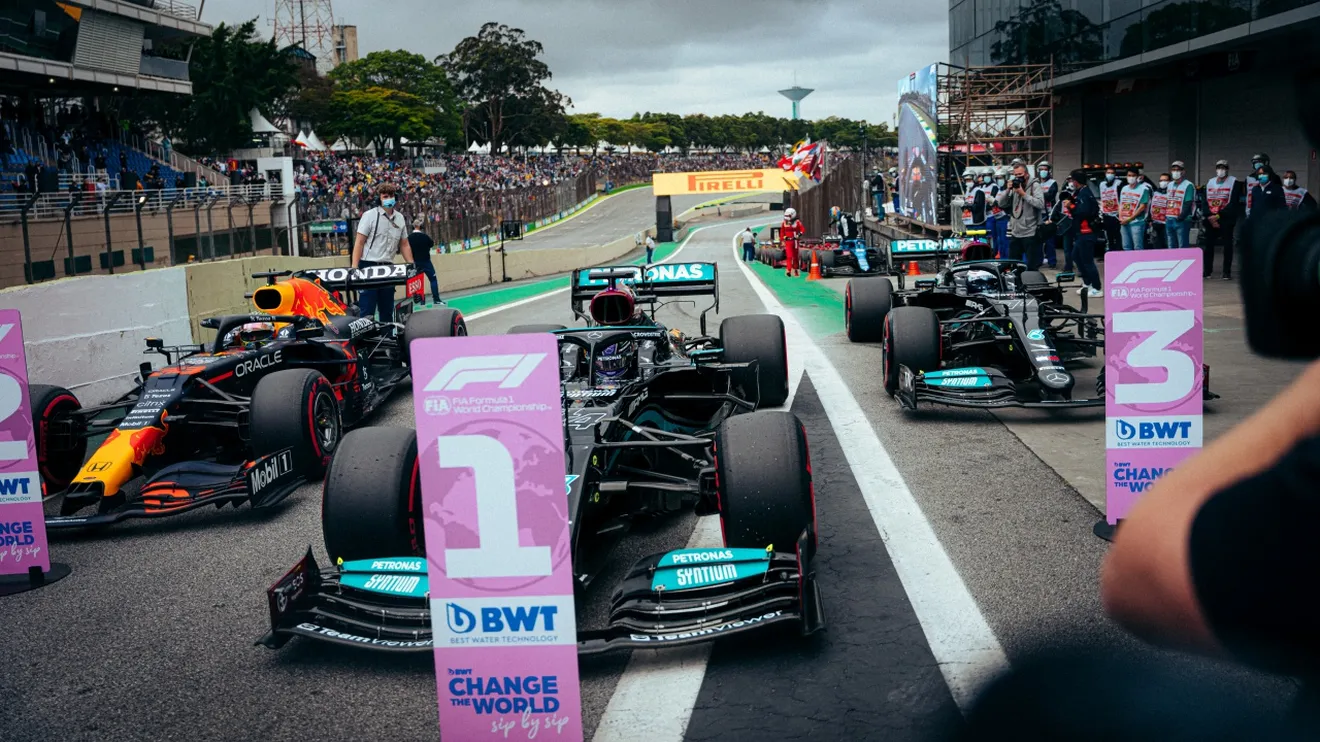 Hamilton ganó «dos décimas» con su motor nuevo, según Red Bull