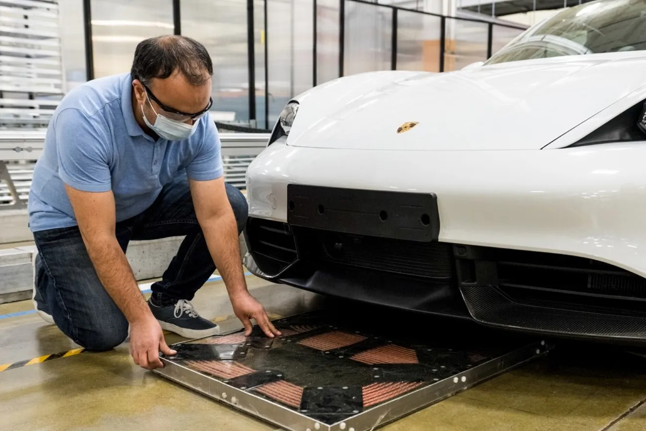El Porsche Taycan contará con carga inalámbrica de alta potencia