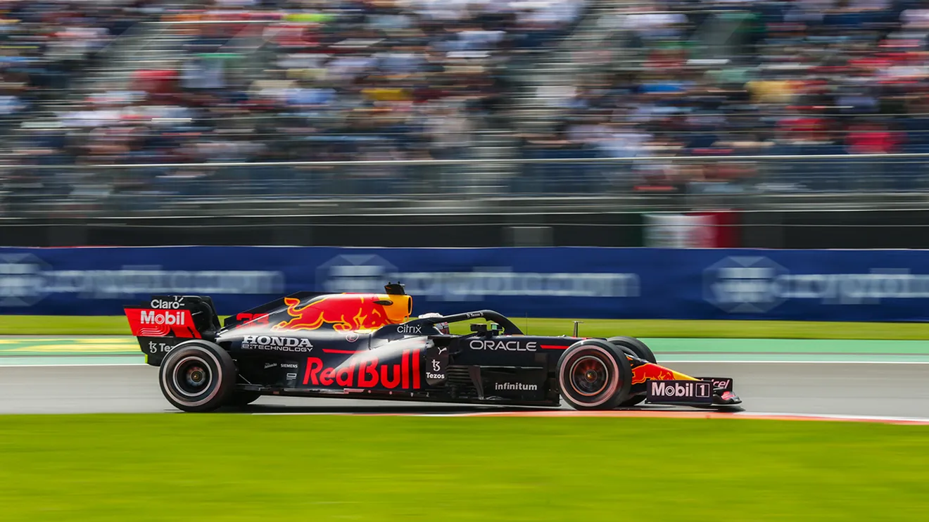 Verstappen marca distancias con Hamilton en los segundos libres
