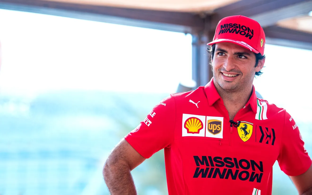 Sainz: por qué «mola» ser piloto Ferrari y en qué punto está su renovación