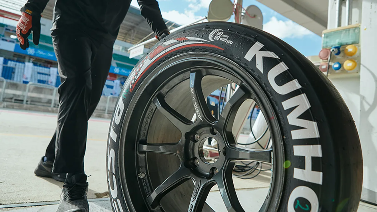 Kumho Tire desarrolla sus propios neumáticos para vehículos TCR