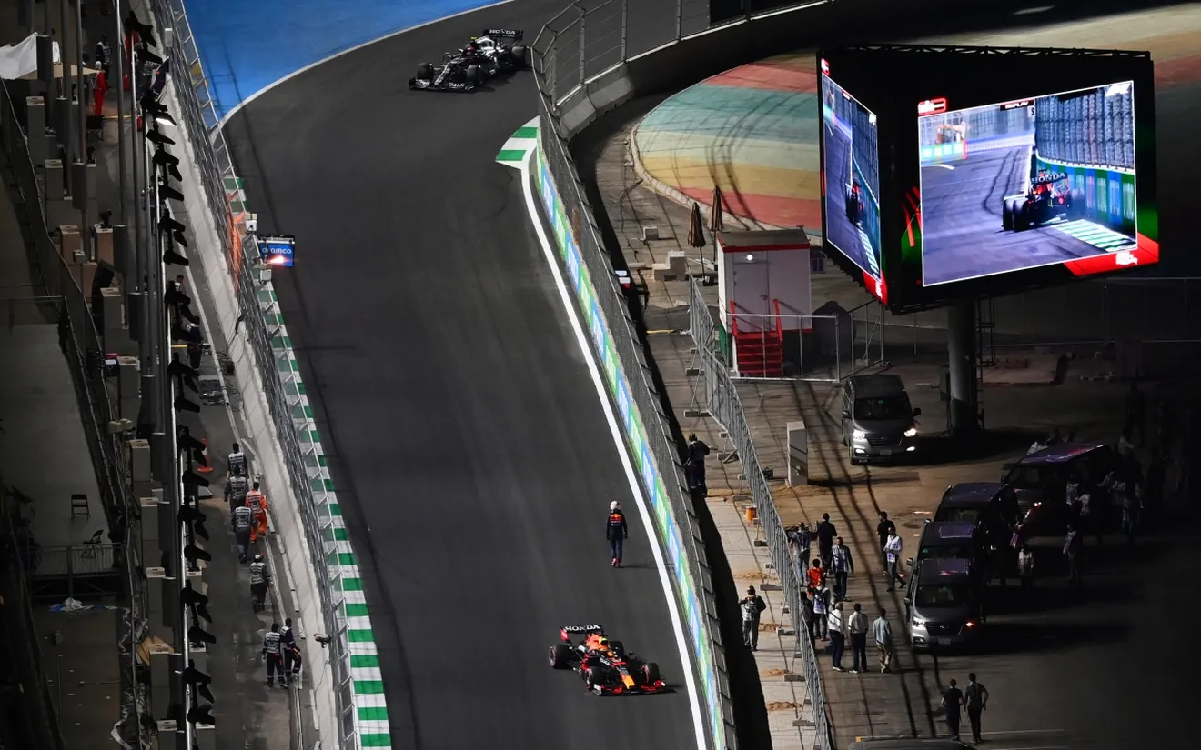 GP Arabia Saudí F1 2021: así queda la parrilla tras salvar Verstappen la caja de cambios