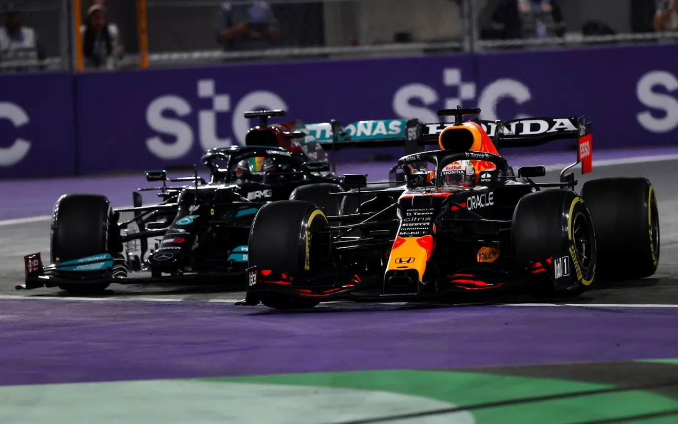El poder de la narrativa de Mercedes y Hamilton; ‘Mad Max’ Verstappen