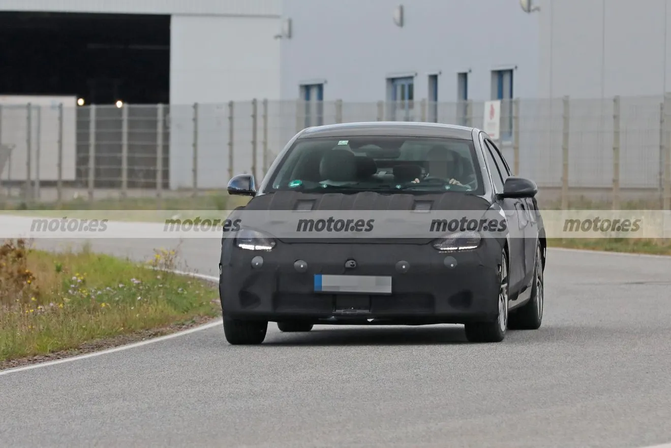 Cazan al nuevo Hyundai IONIQ 6 2023 en unas fotos espía rodando en Alemania
