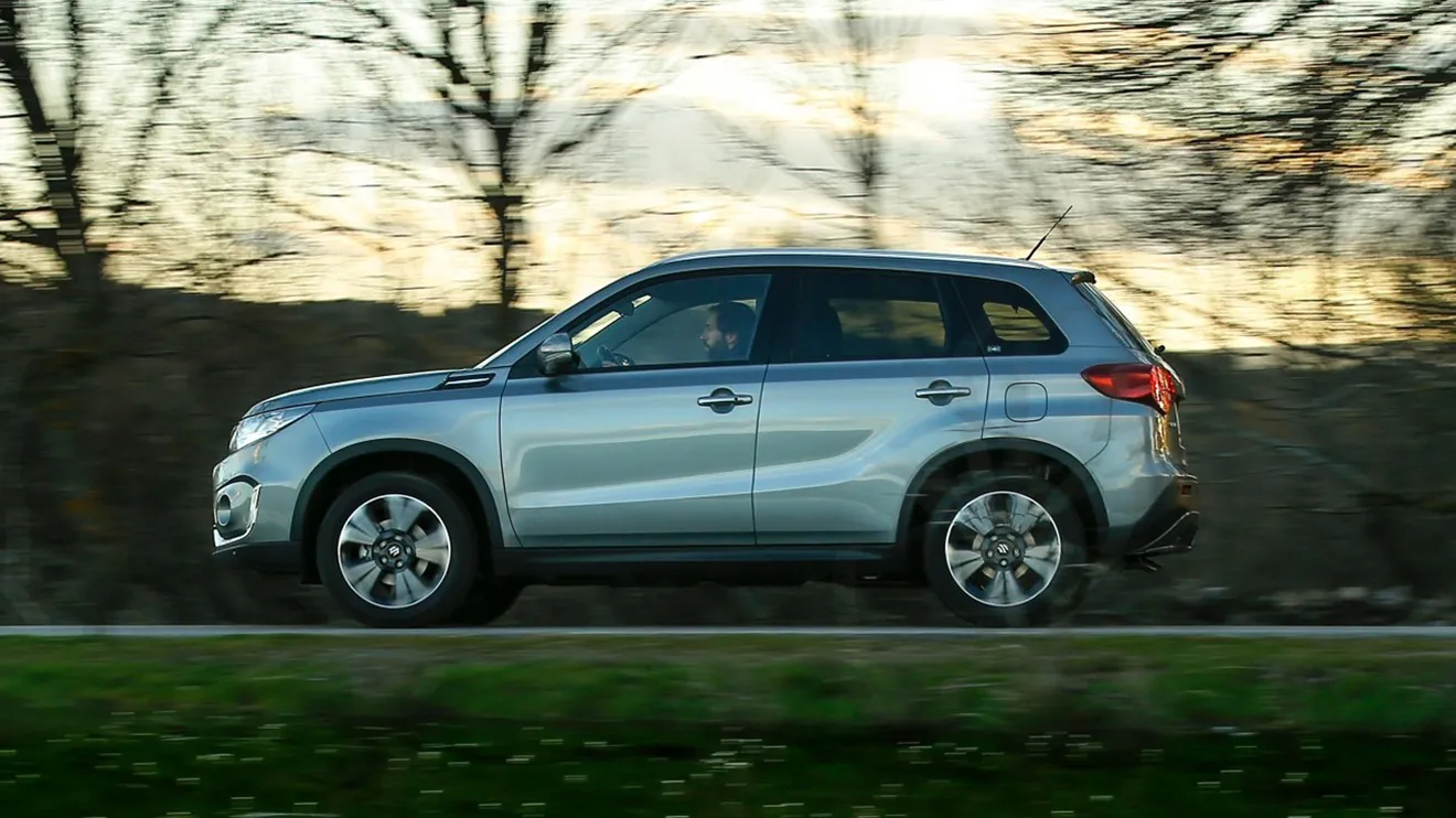 Suzuki Vitara Strong Hybrid - lateral