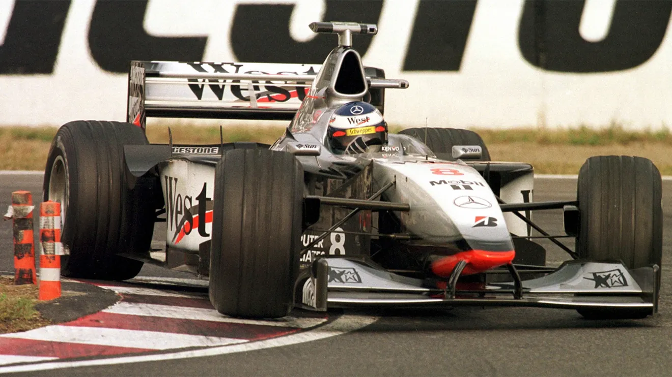 El McLaren MP4/13 fue una obra maestra de Adrian Newey