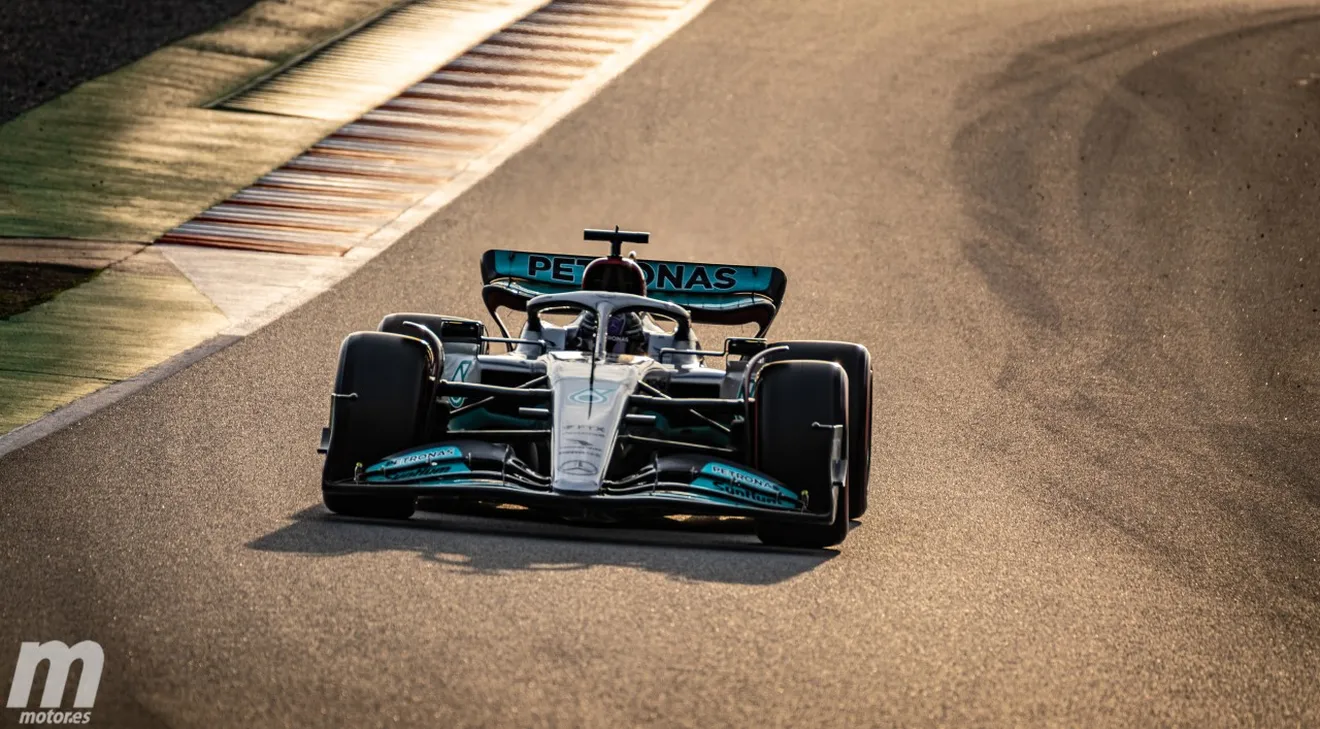 Lewis Hamilton clausura los test de Barcelona con el mejor tiempo de la semana