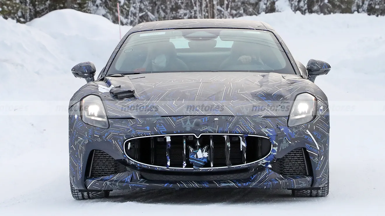 Maserati GranTurismo 2022 - foto espía frontal