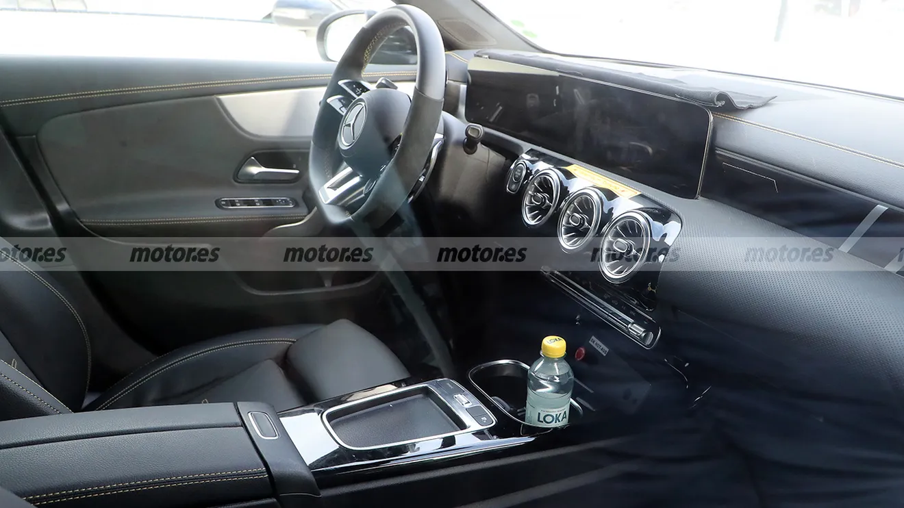 Mercedes-AMG A 45 2022 - foto espía interior
