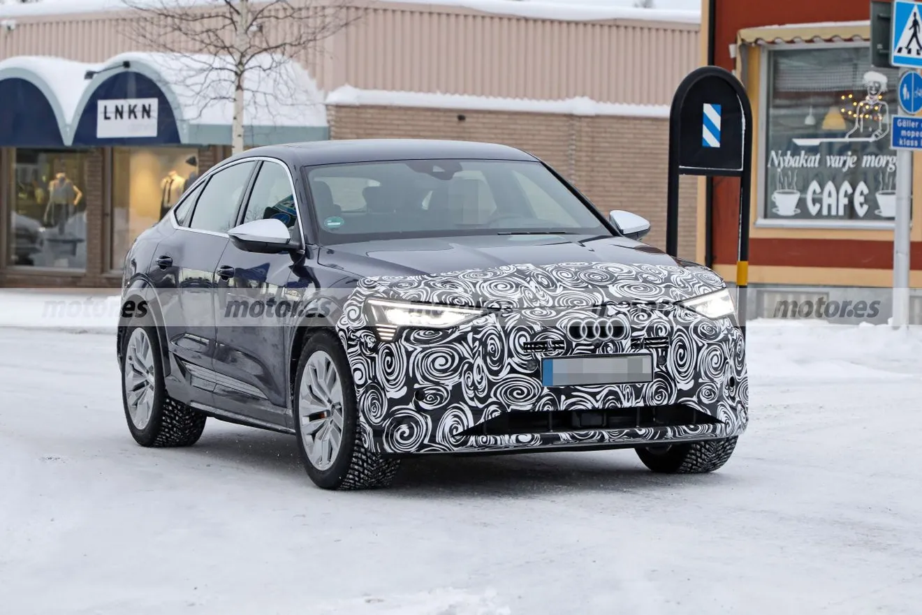 El Audi e-tron S Sportback Facelift 2022 posa en fotos espía en las pruebas de invierno