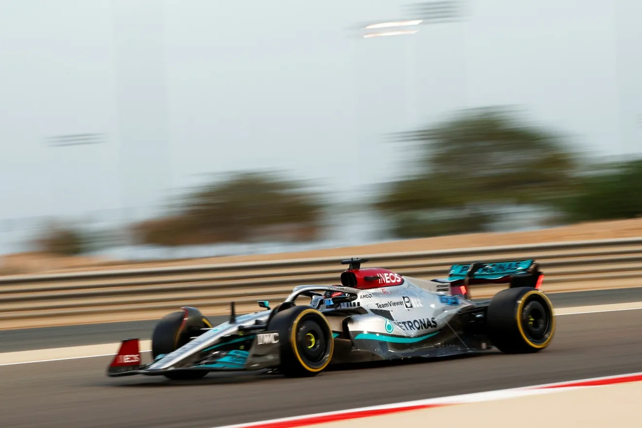 Mercedes admite que tiene «mucho trabajo por delante» con su radical W13