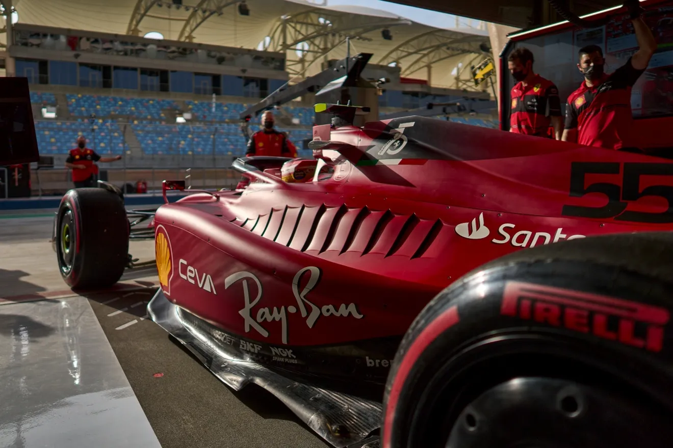 Russell apunta al Ferrari F1-75: «Parece más fuerte, es muy sólido»