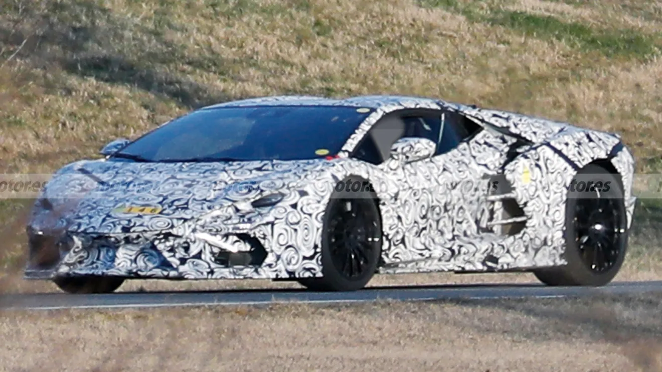 El sucesor del Lamborghini Aventador pierde camuflaje en estas nuevas fotos espía