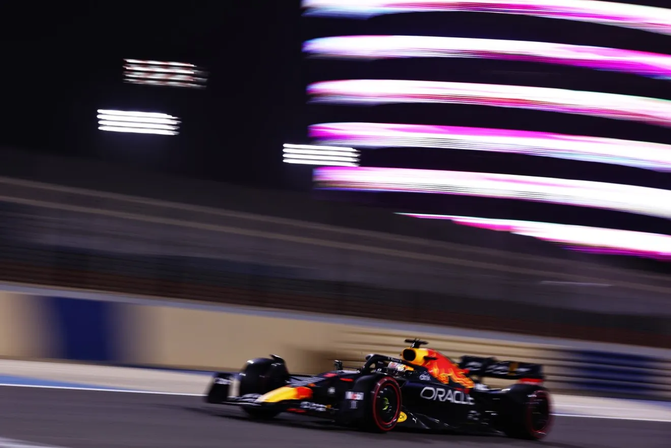 Alonso acaba los test de Bahréin tercero tras un imponente Verstappen