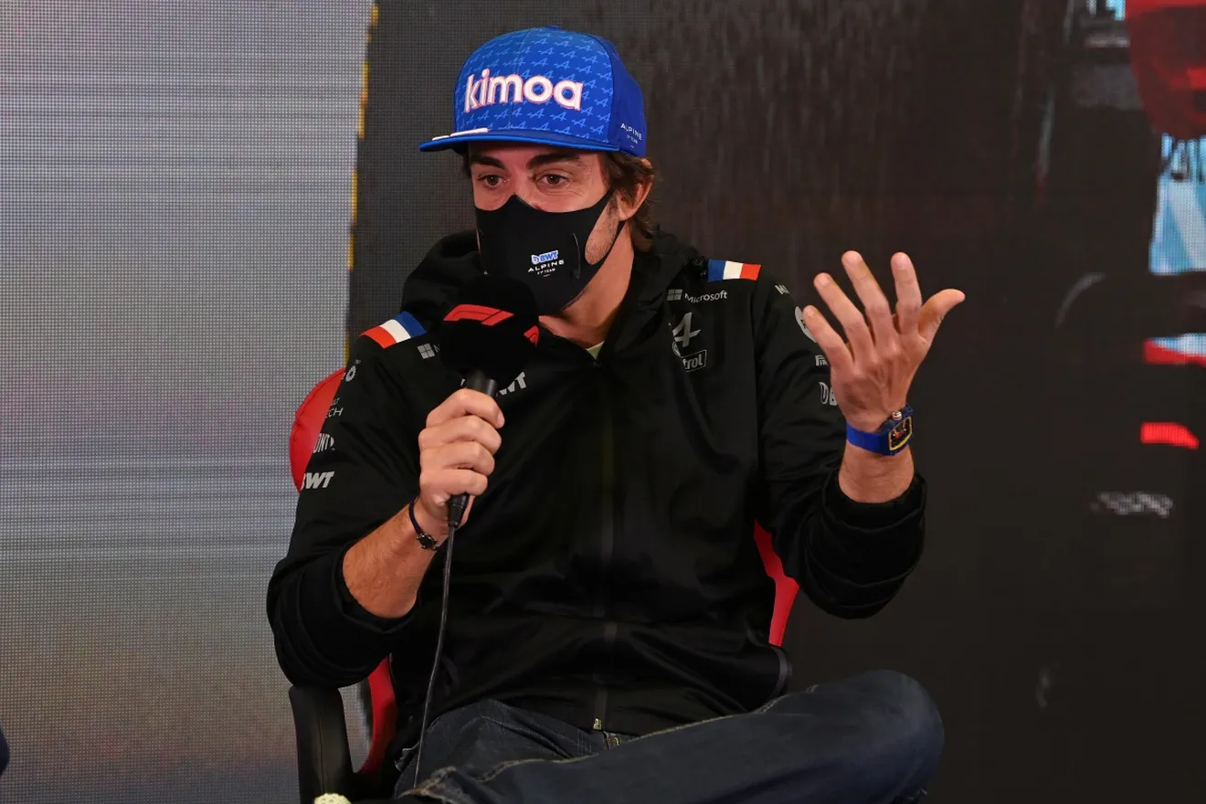 Alonso evalúa el 'bajón' de Hamilton: «Pilota muy bien, pero termina el 13º»