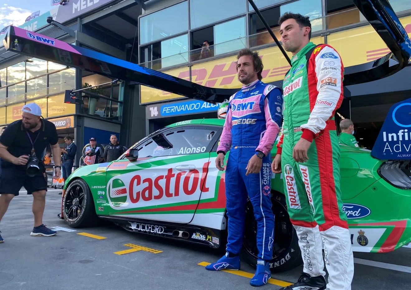 Alonso y Pérez se suben a un V8 Supercar en Australia